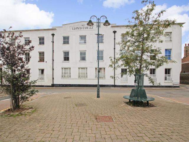 2 bedroom flat for sale