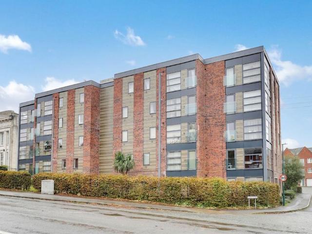 2 bedroom flat for sale