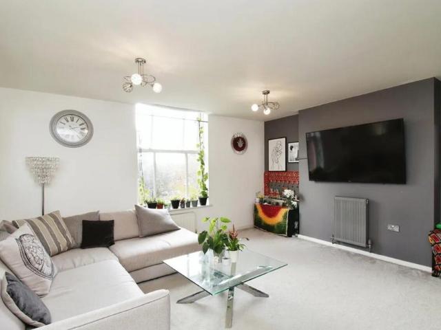 2 bedroom flat for sale