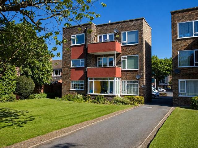 2 bedroom flat for sale