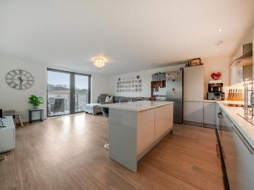 2 bedroom flat for sale