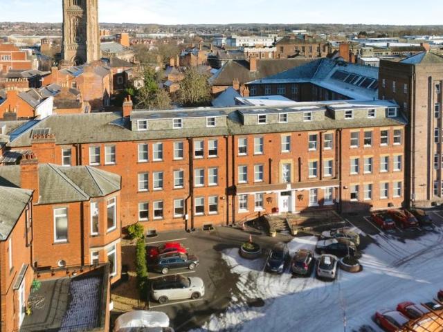 2 bedroom flat for sale