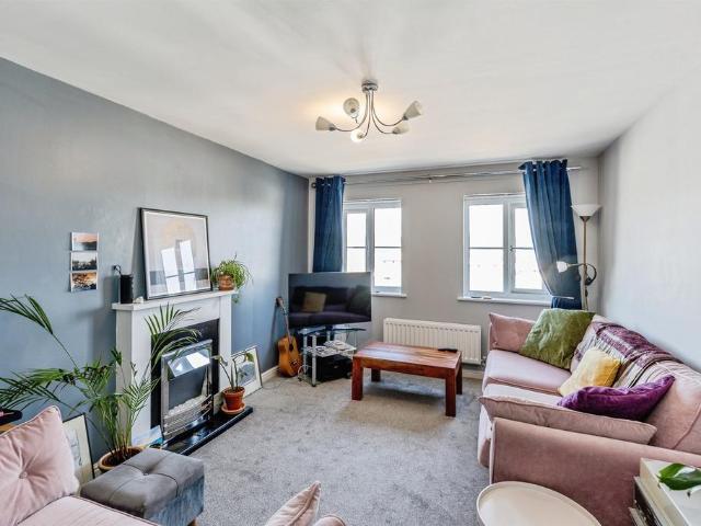 2 bedroom flat for sale