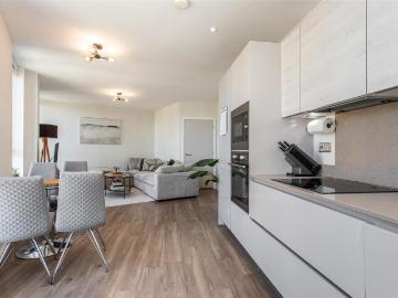 2 bedroom flat for sale