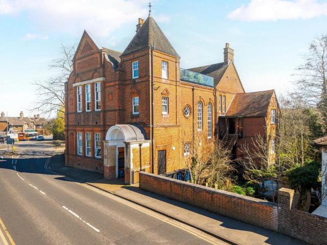 2 bedroom flat for sale
