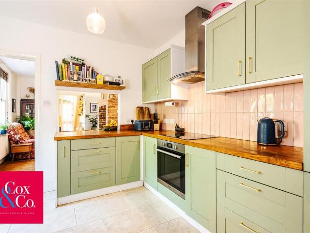 2 bedroom flat for sale
