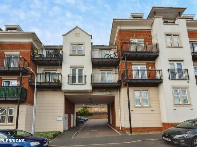 2 bedroom flat for sale