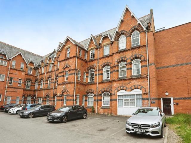 2 bedroom flat for sale