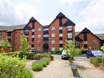 2 bedroom flat for sale
