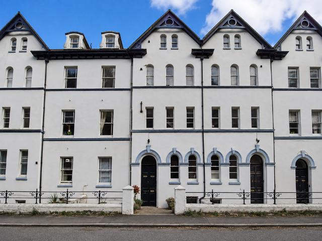 2 bedroom flat for sale