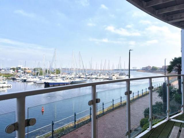 2 bedroom flat for sale