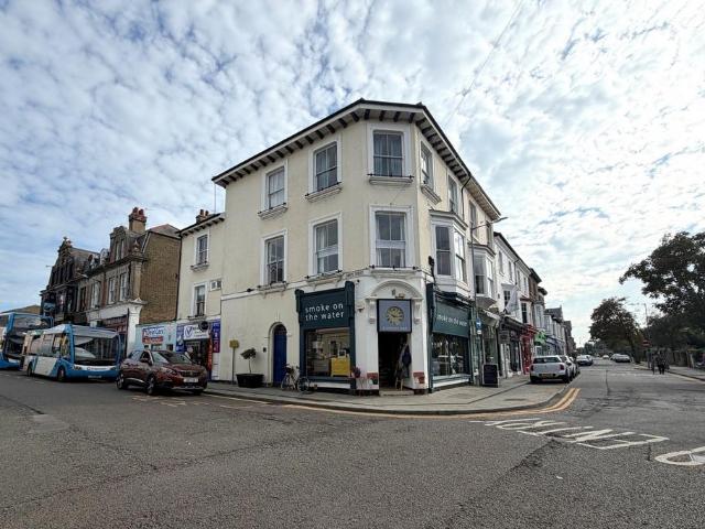 2 bedroom flat for sale