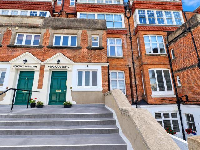 2 bedroom flat for sale