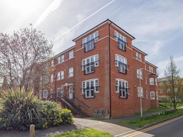 2 bedroom flat for sale