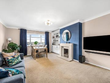 2 bedroom flat for sale