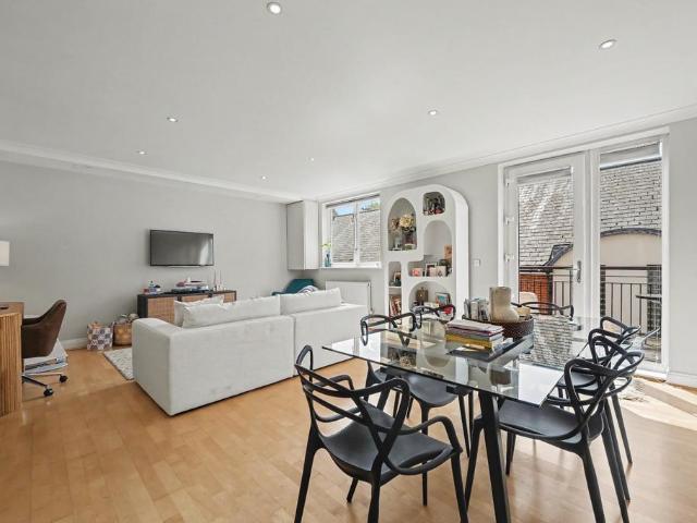 2 bedroom flat for sale