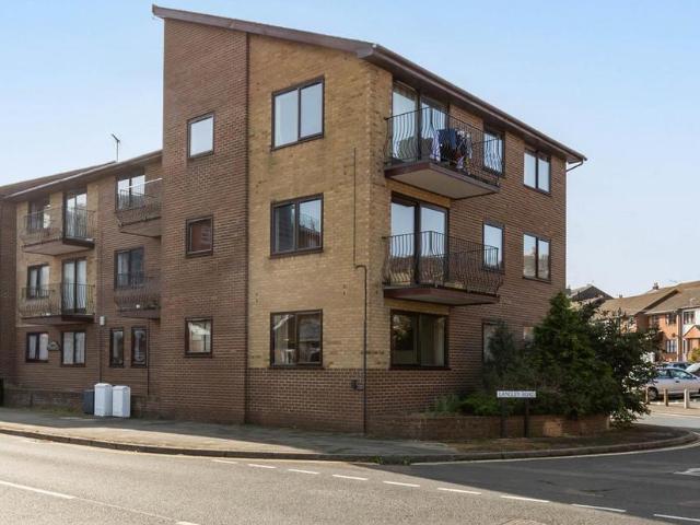 2 bedroom flat for sale