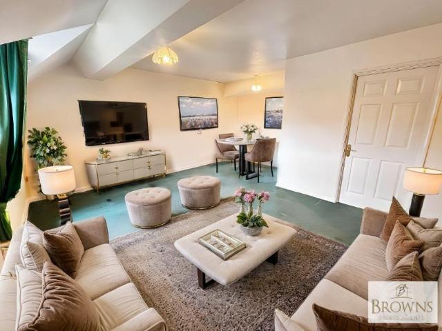 2 bedroom flat for sale