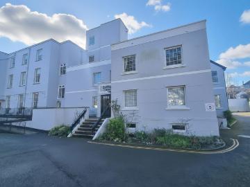 2 bedroom flat for sale