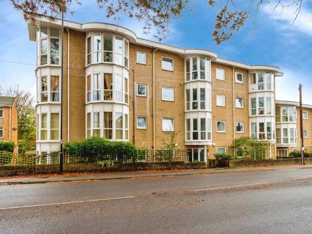 2 bedroom flat for sale
