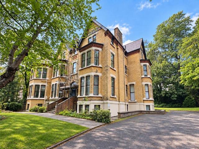 2 bedroom flat for sale