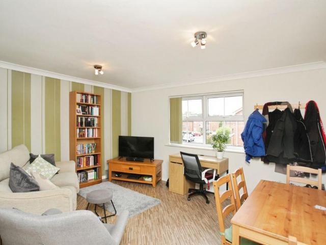 2 bedroom flat for sale