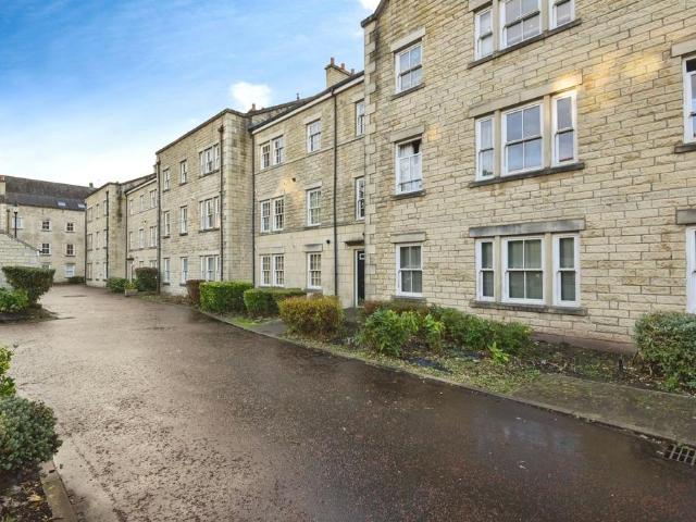 2 bedroom flat for sale