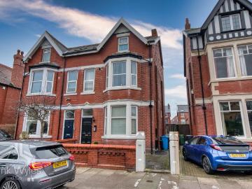2 bedroom flat for sale