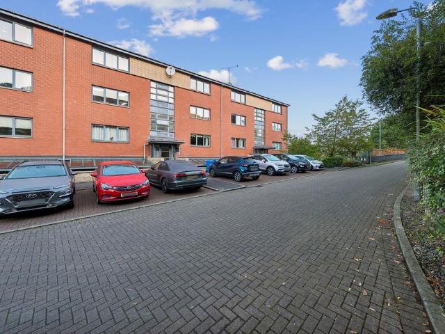 2 bedroom flat for sale
