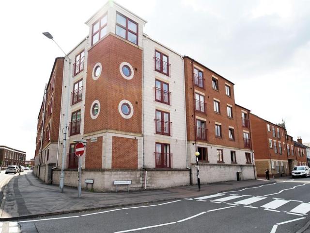 2 bedroom flat for sale