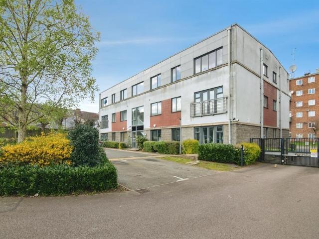 2 bedroom flat for sale