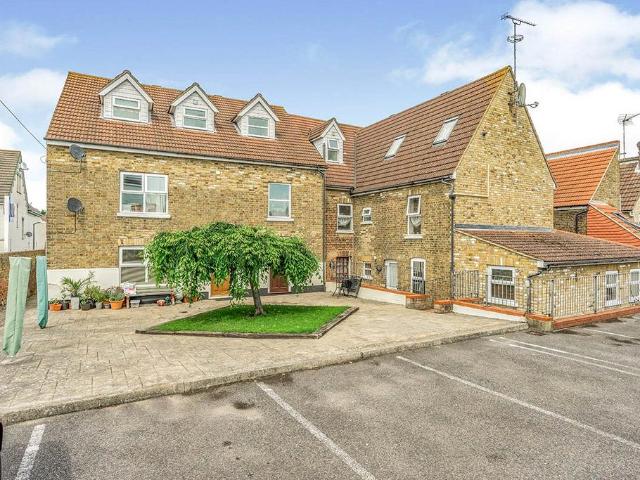 2 bedroom flat for sale