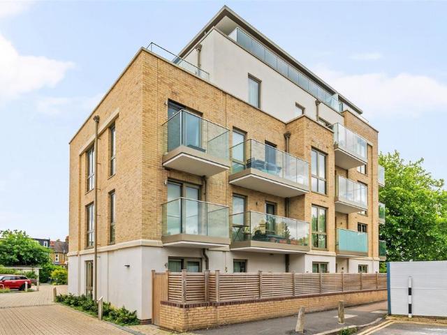 2 bedroom flat for sale