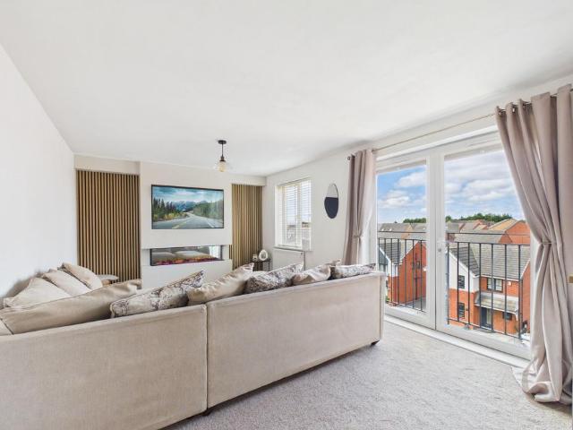 2 bedroom flat for sale