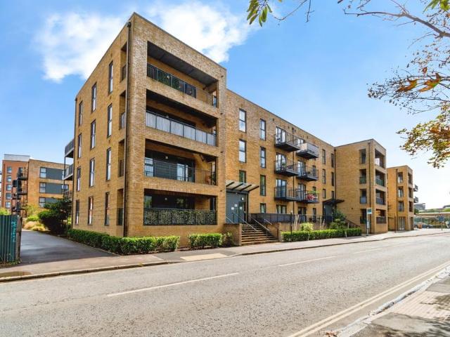 2 bedroom flat for sale