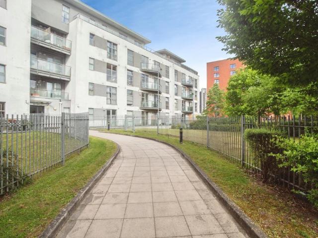 2 bedroom flat for sale