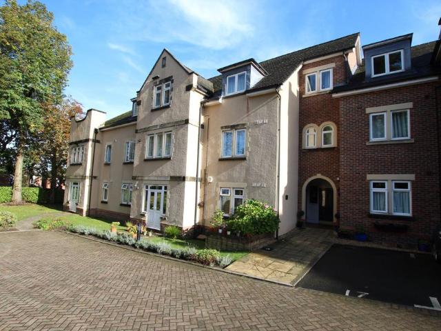 2 bedroom flat for sale