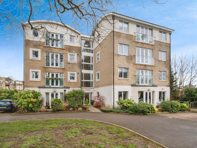 2 bedroom flat for sale