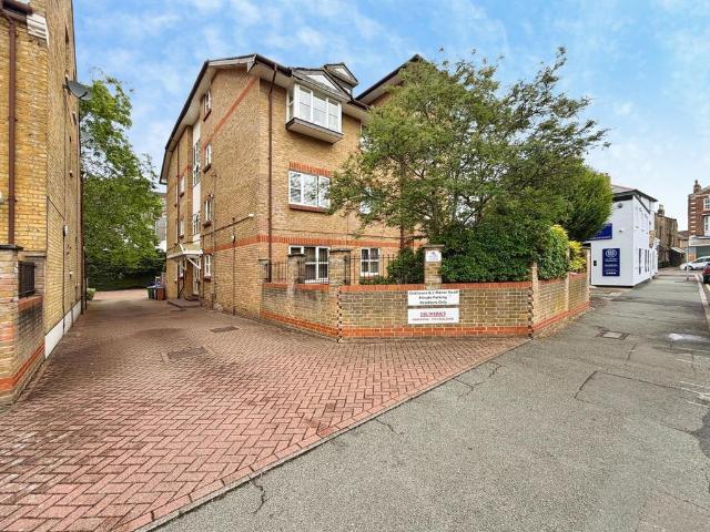 2 bedroom flat for sale