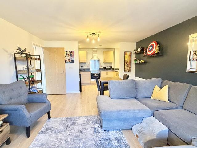 2 bedroom flat for sale