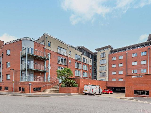 2 bedroom flat for sale