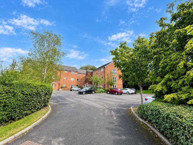 2 bedroom flat for sale