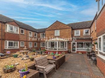 2 bedroom flat for sale