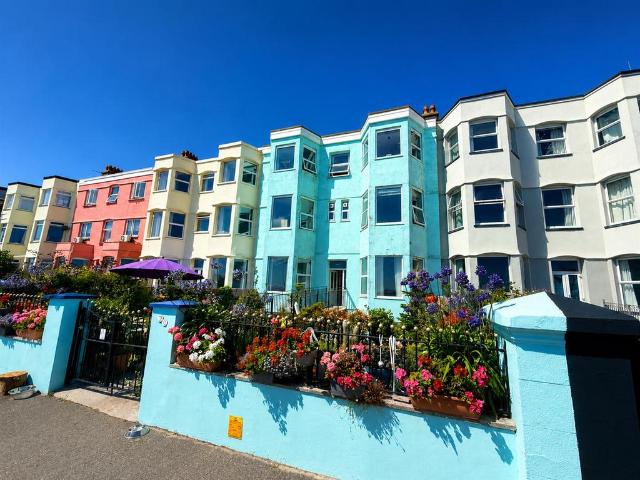 2 bedroom flat for sale