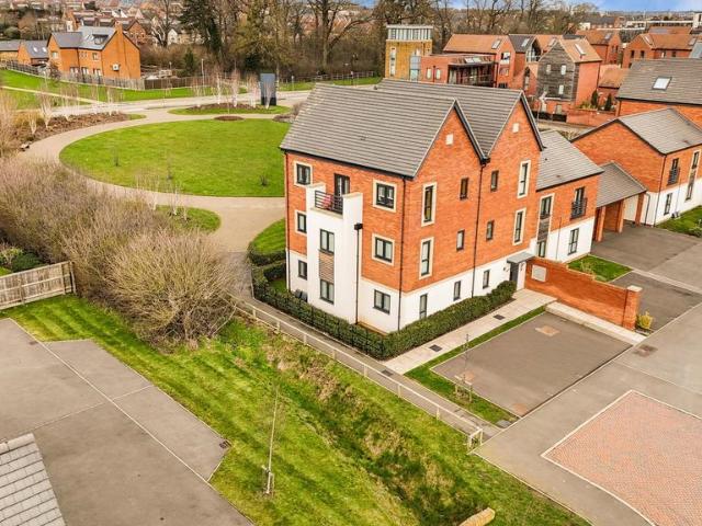 2 bedroom flat for sale