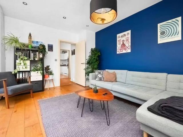 2 bedroom flat for sale