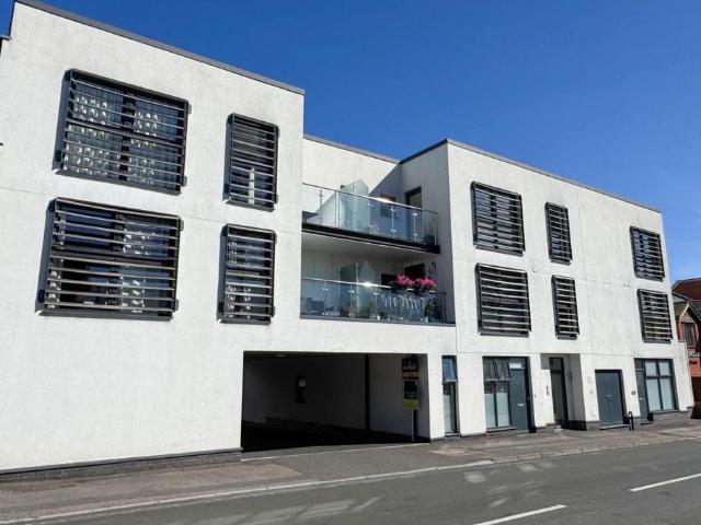 2 bedroom flat for sale