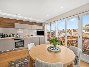 2 bedroom flat for sale