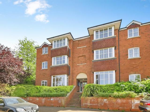 2 bedroom flat for sale