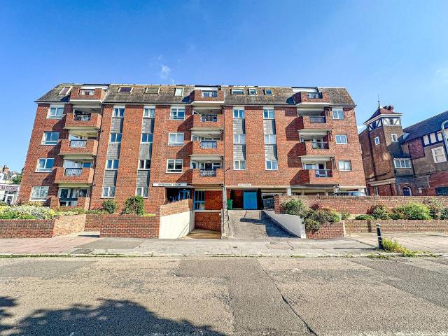 2 bedroom ground flat for sale